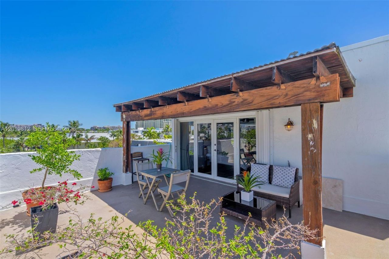 209 E Enid Dr, Unit 36, Key Biscayne, FL 33149 Photo