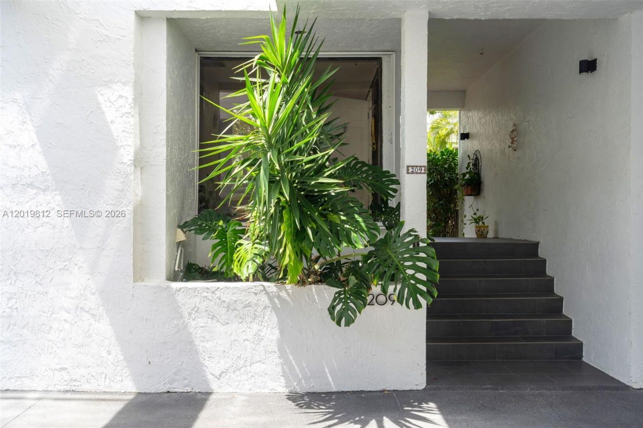 209 E Enid Dr, Unit 36, Key Biscayne, FL 33149 Photo