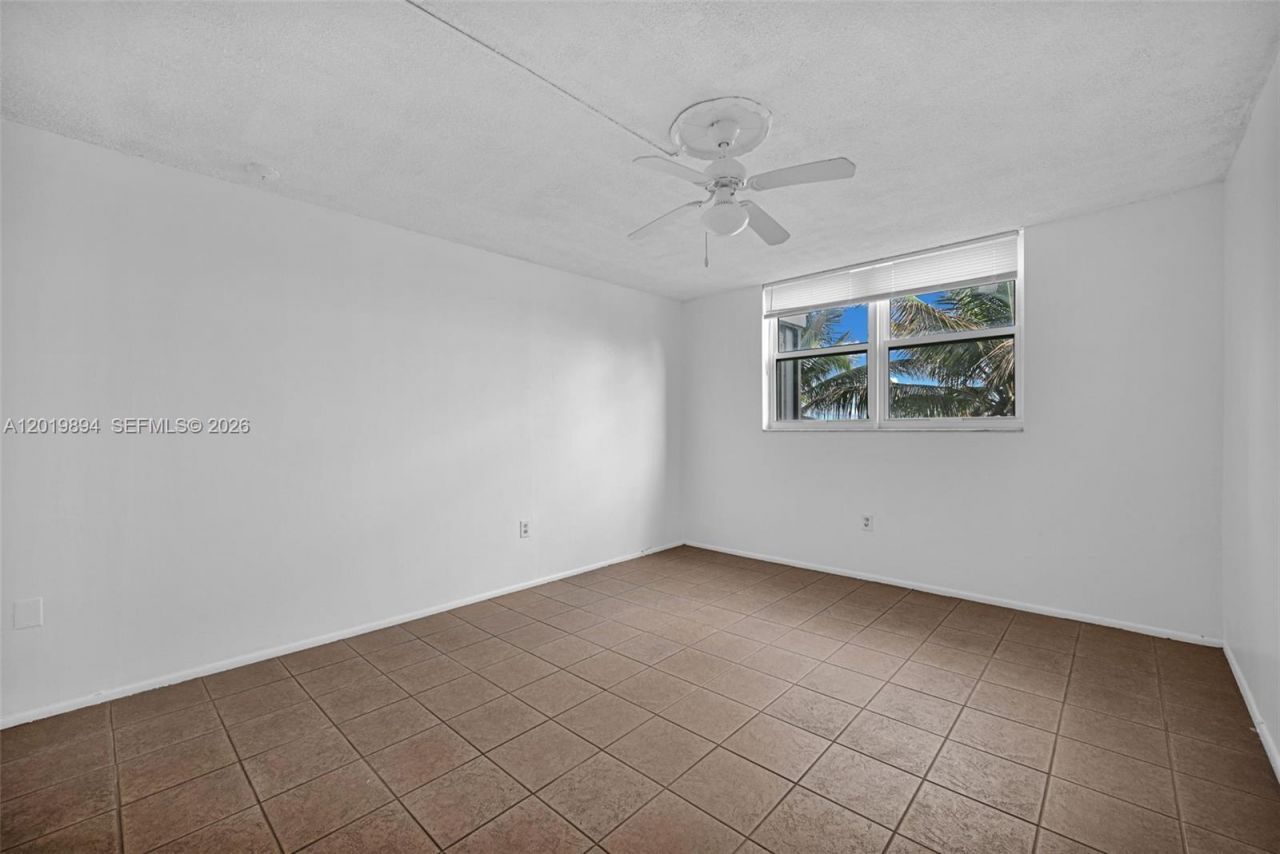 1075 NE Miami Gardens Dr , Unit 408, Miami, FL 33179 Photo