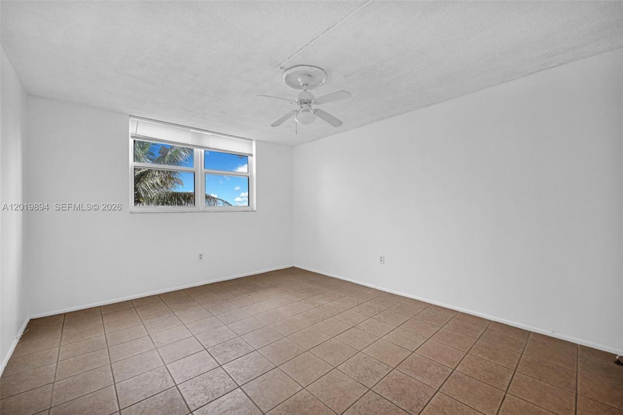 1075 NE Miami Gardens Dr , Unit 408, Miami, FL 33179 Photo