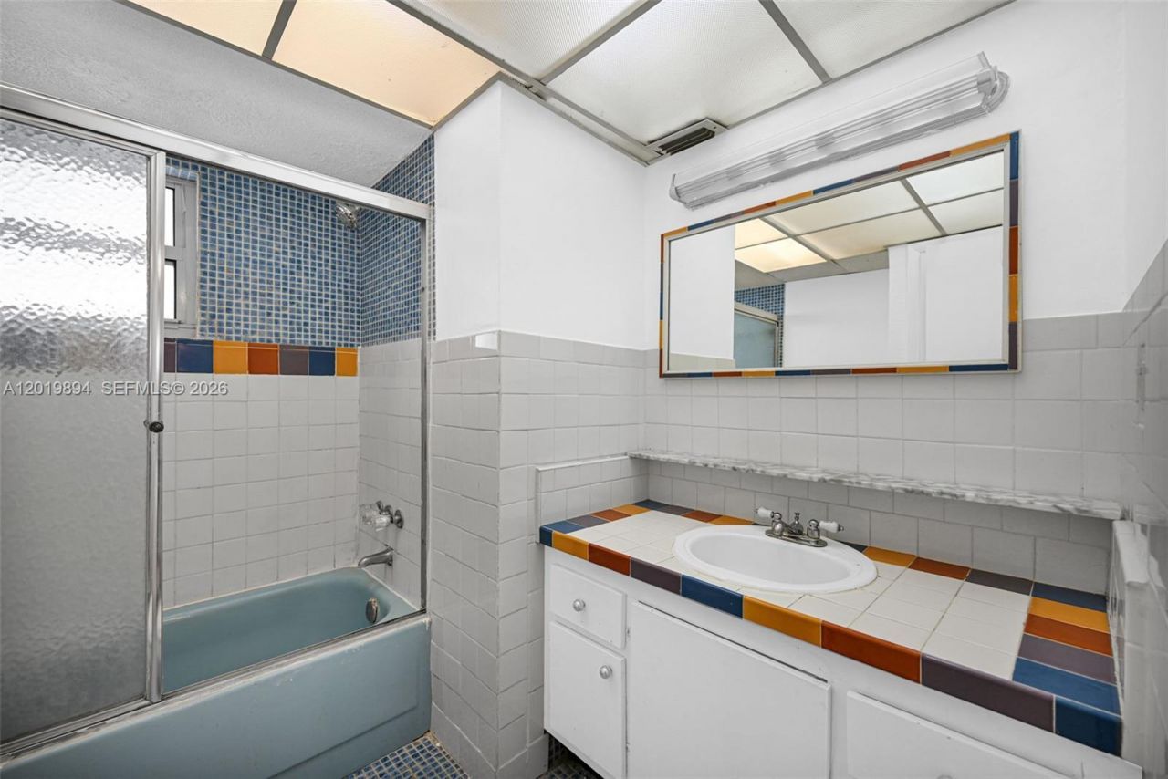 1075 NE Miami Gardens Dr , Unit 408, Miami, FL 33179 Photo