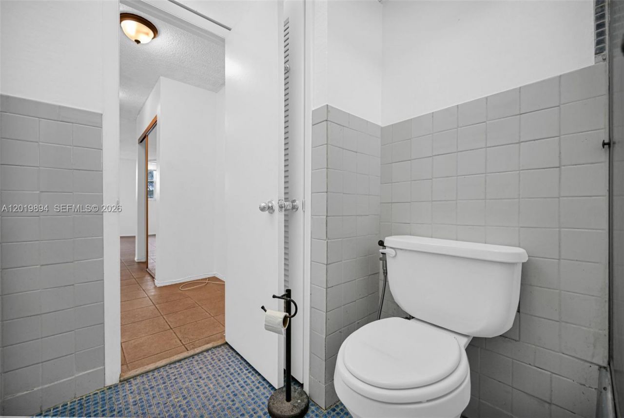 1075 NE Miami Gardens Dr , Unit 408, Miami, FL 33179 Photo