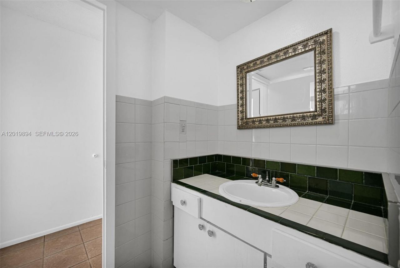 1075 NE Miami Gardens Dr , Unit 408, Miami, FL 33179 Photo