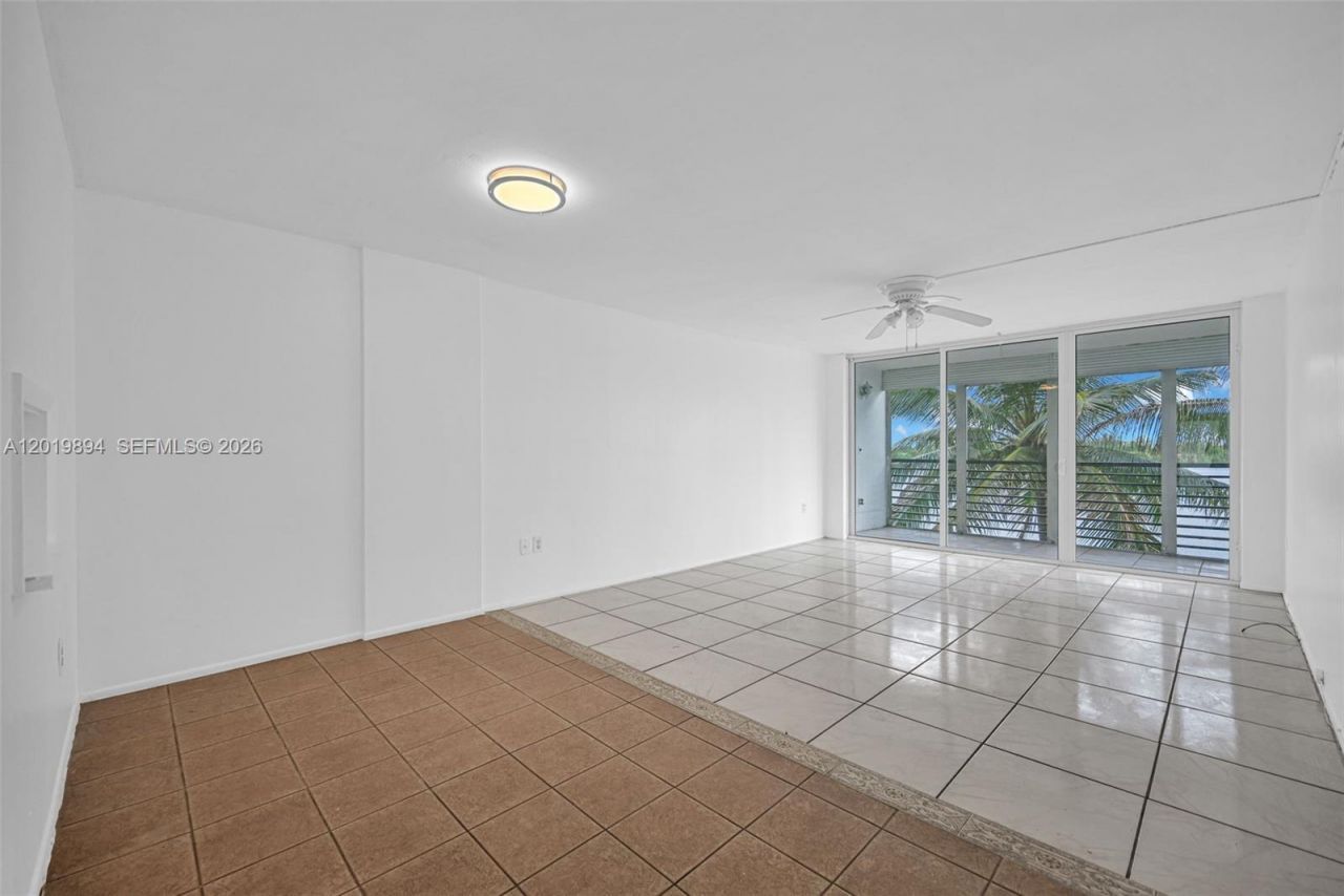 1075 NE Miami Gardens Dr , Unit 408, Miami, FL 33179 Photo