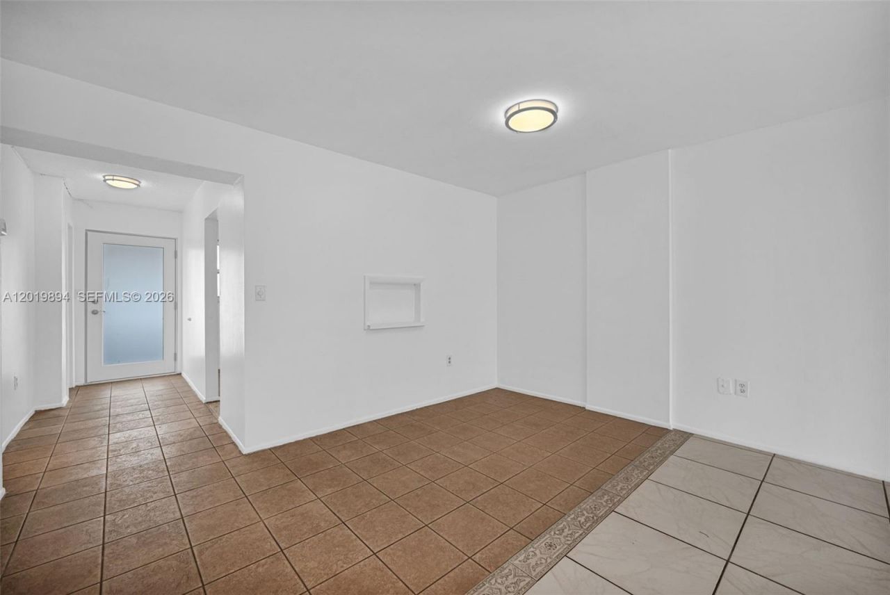 1075 NE Miami Gardens Dr , Unit 408, Miami, FL 33179 Photo
