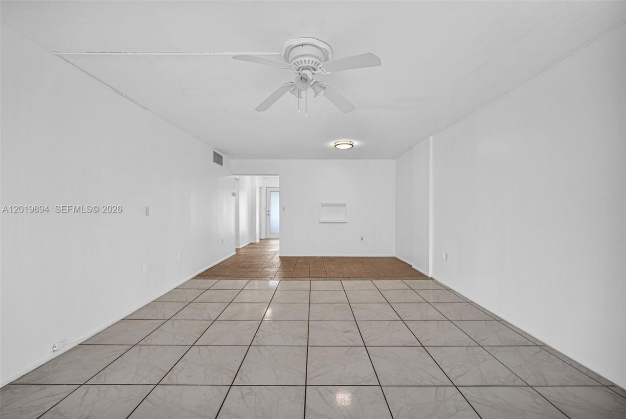 1075 NE Miami Gardens Dr , Unit 408, Miami, FL 33179 Photo
