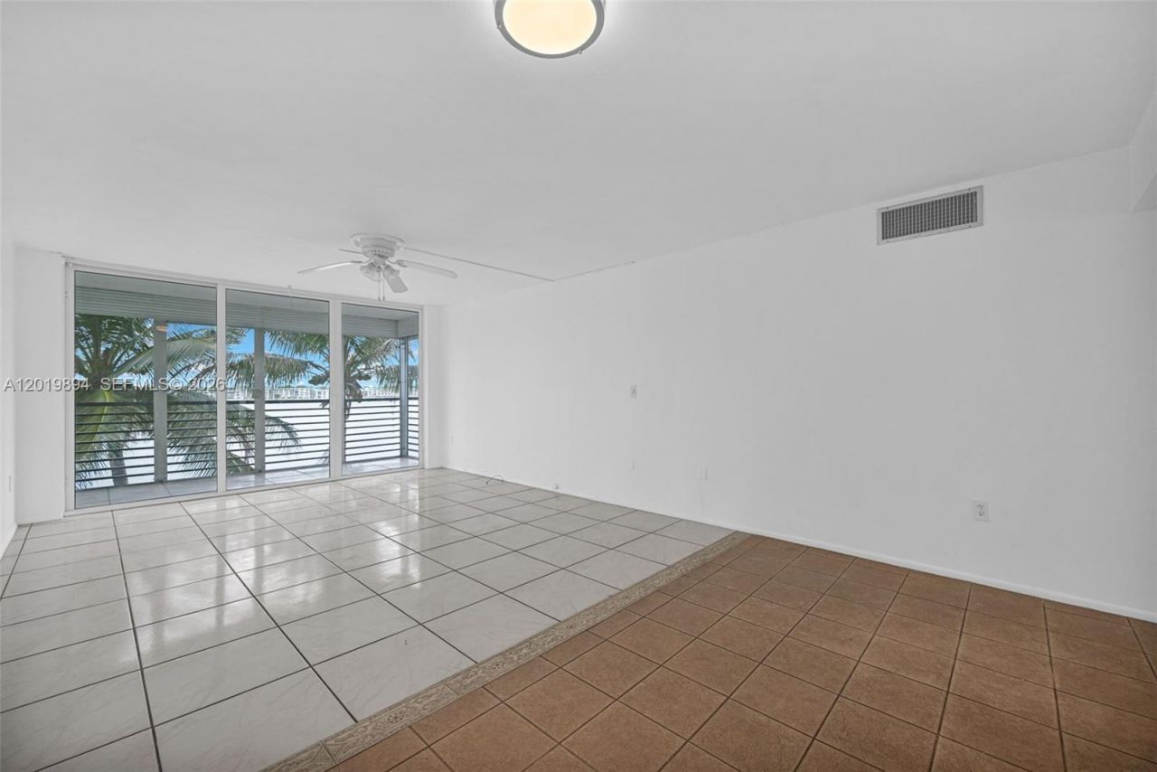 1075 NE Miami Gardens Dr , Unit 408, Miami, FL 33179 Photo