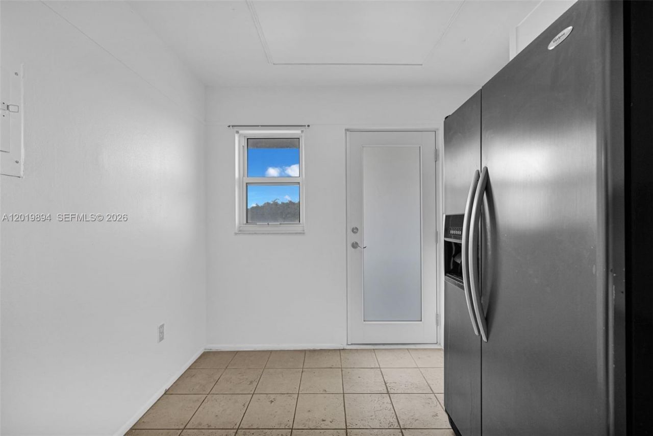 1075 NE Miami Gardens Dr , Unit 408, Miami, FL 33179 Photo