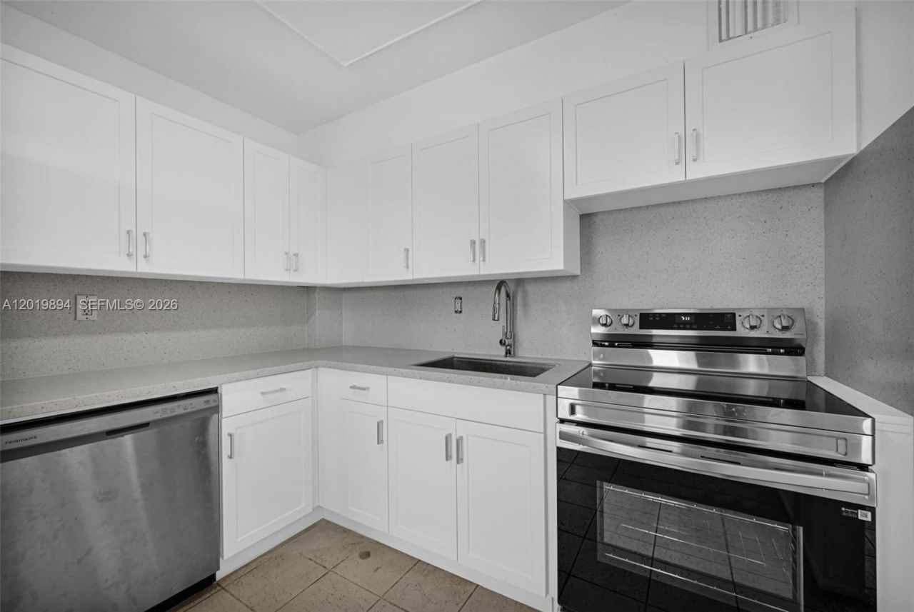 1075 NE Miami Gardens Dr , Unit 408, Miami, FL 33179 Photo