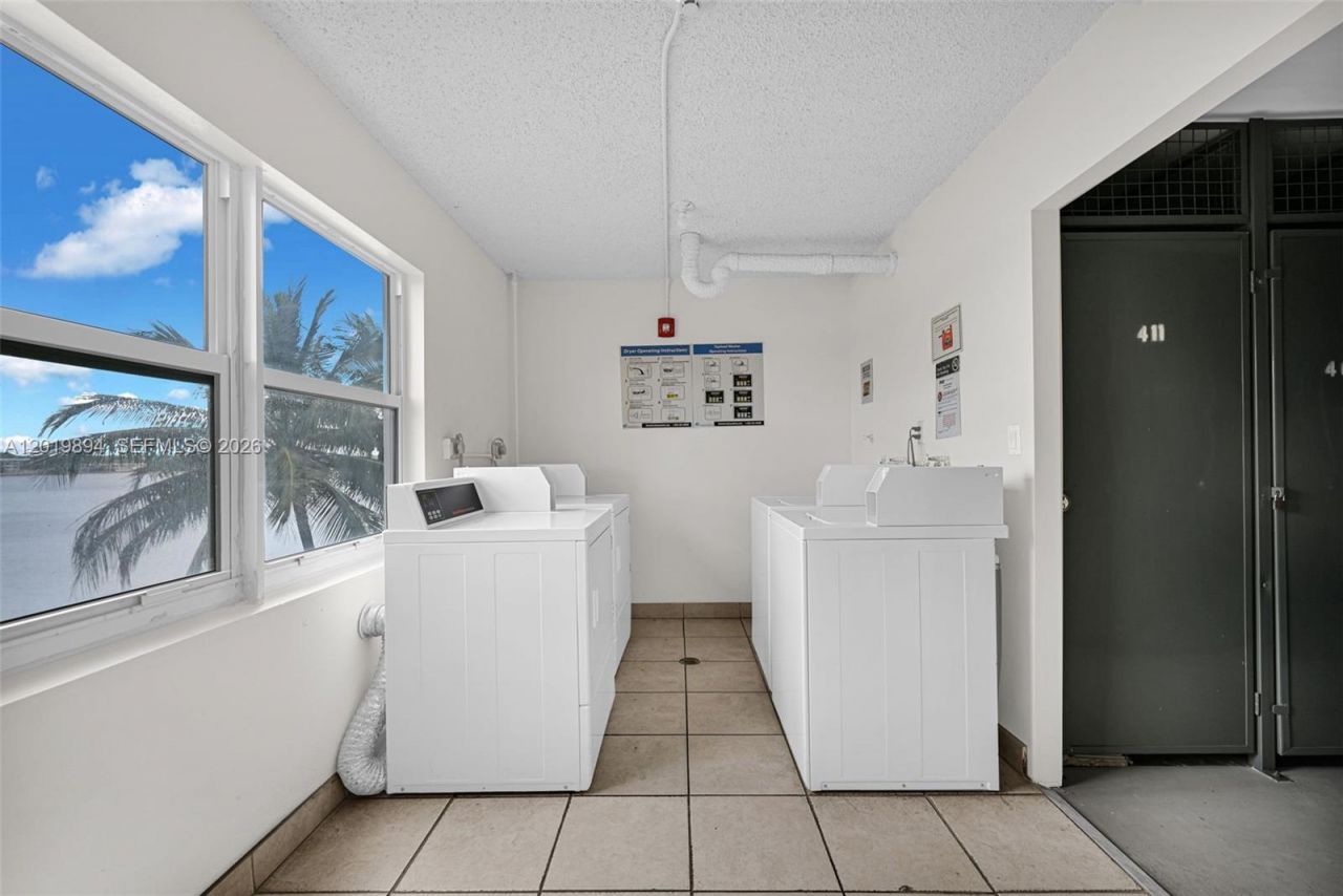 1075 NE Miami Gardens Dr , Unit 408, Miami, FL 33179 Photo