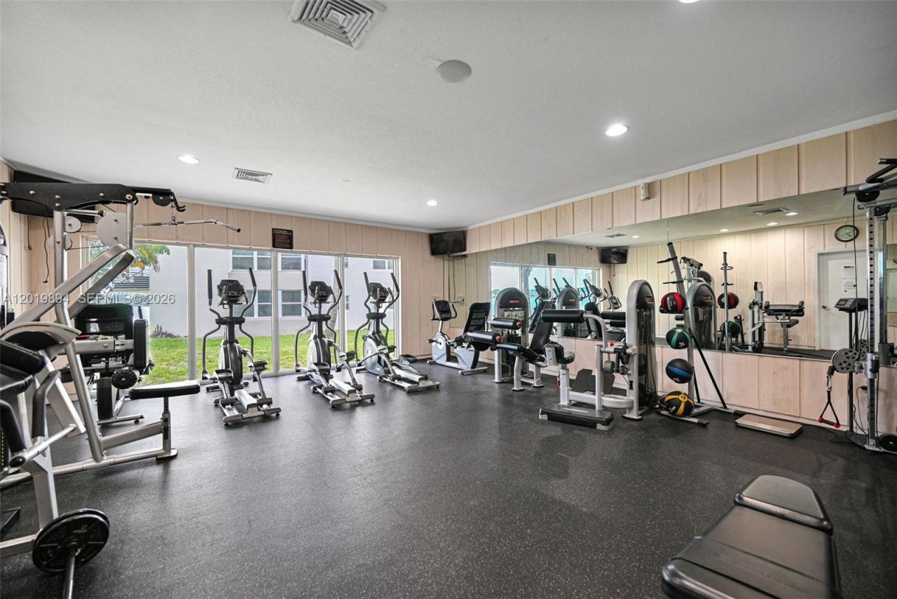 1075 NE Miami Gardens Dr , Unit 408, Miami, FL 33179 Photo