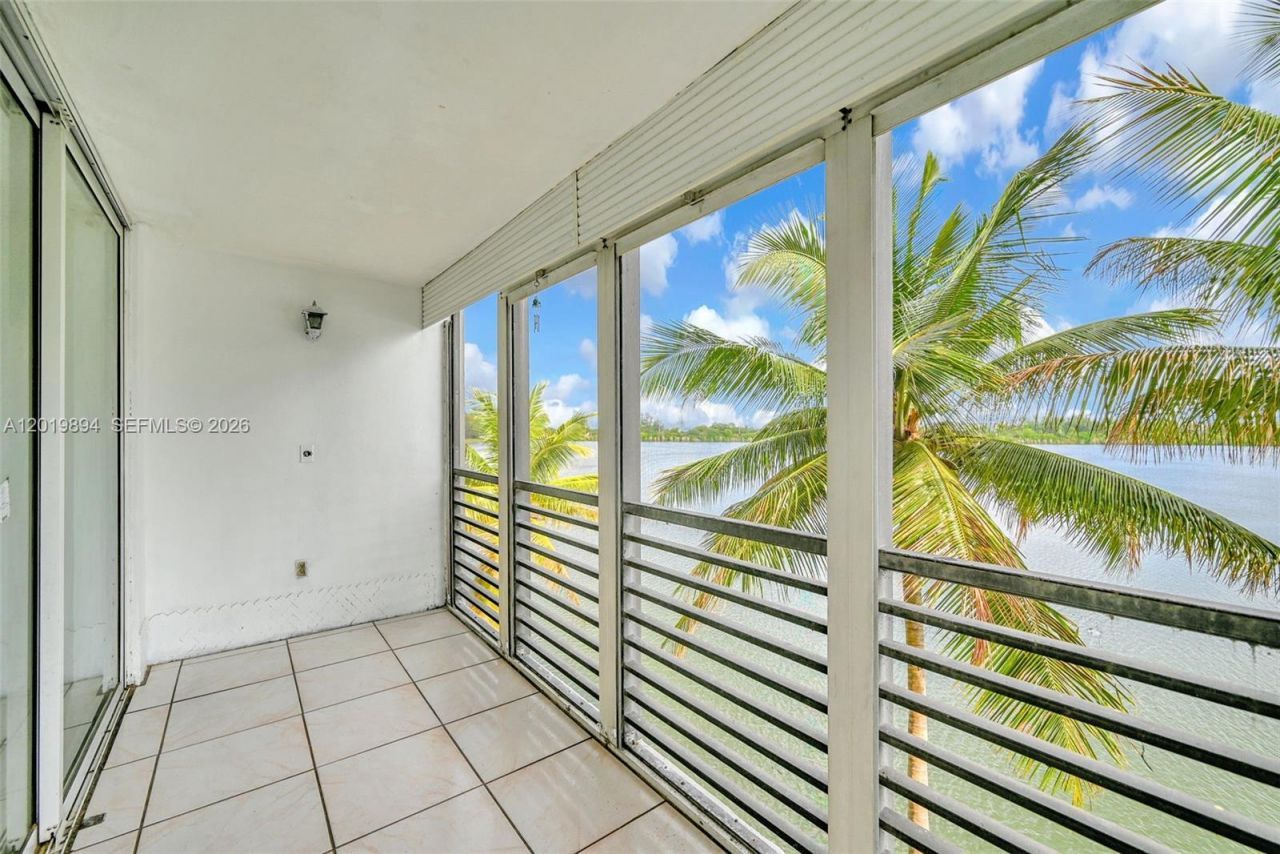 1075 NE Miami Gardens Dr , Unit 408, Miami, FL 33179 Photo