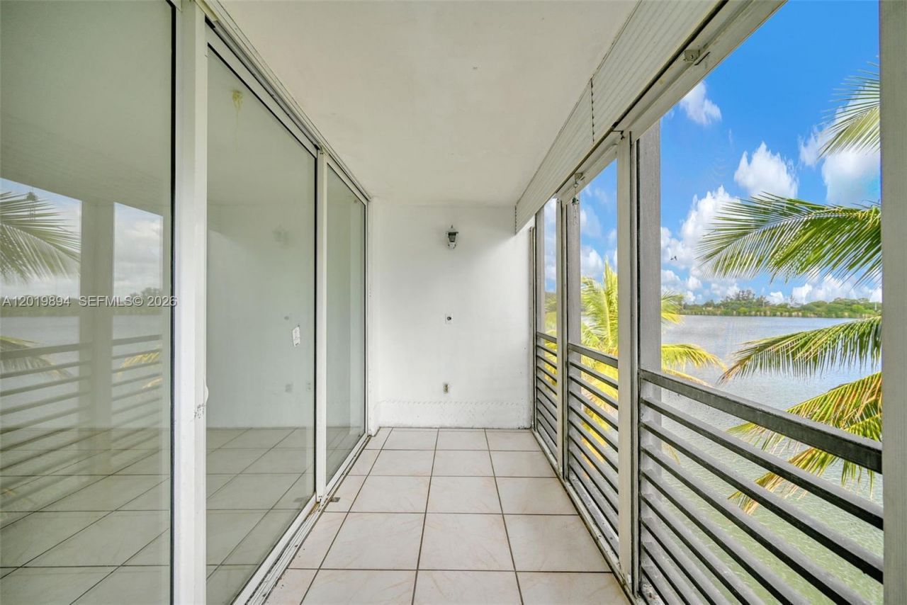 1075 NE Miami Gardens Dr , Unit 408, Miami, FL 33179 Photo