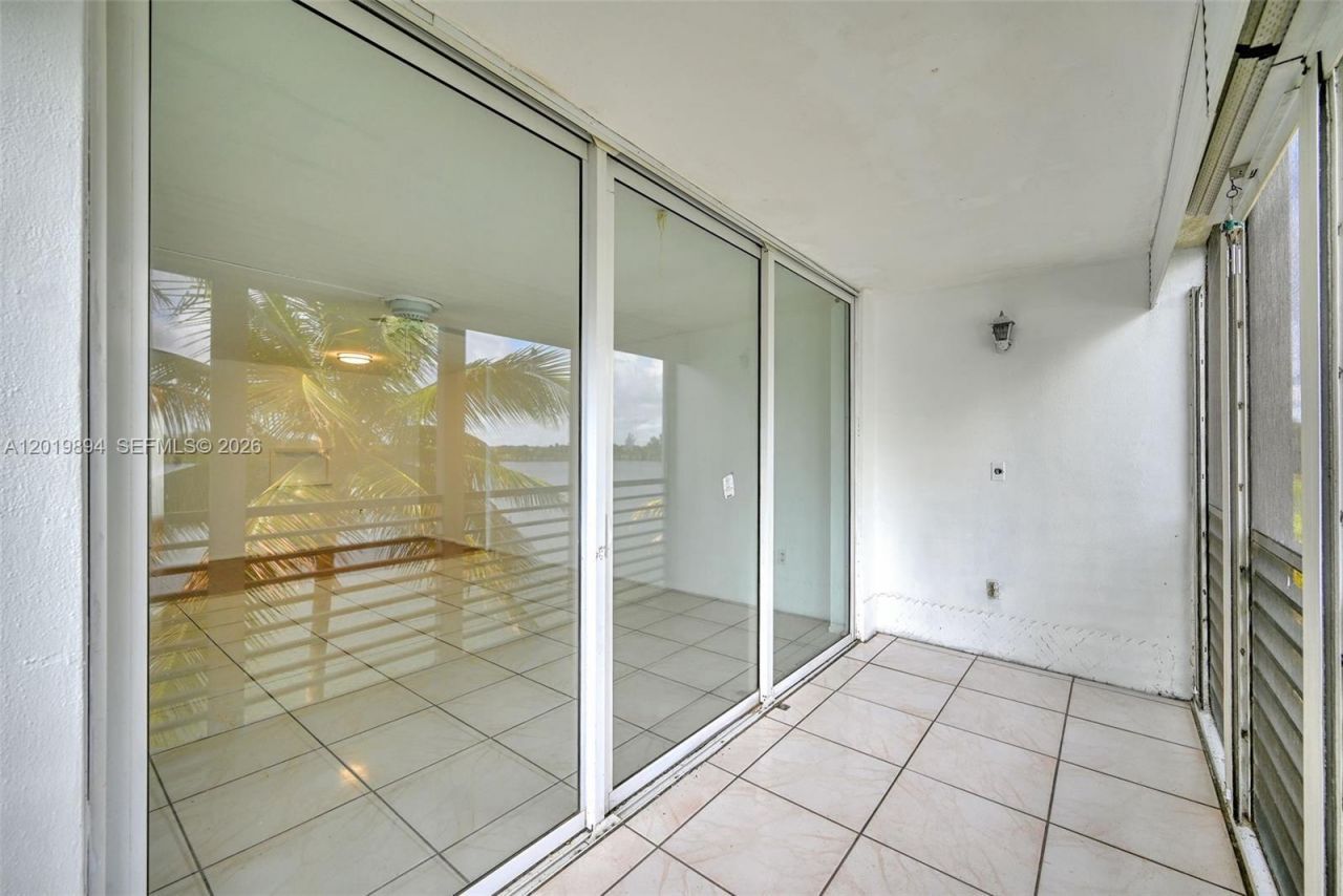 1075 NE Miami Gardens Dr , Unit 408, Miami, FL 33179 Photo