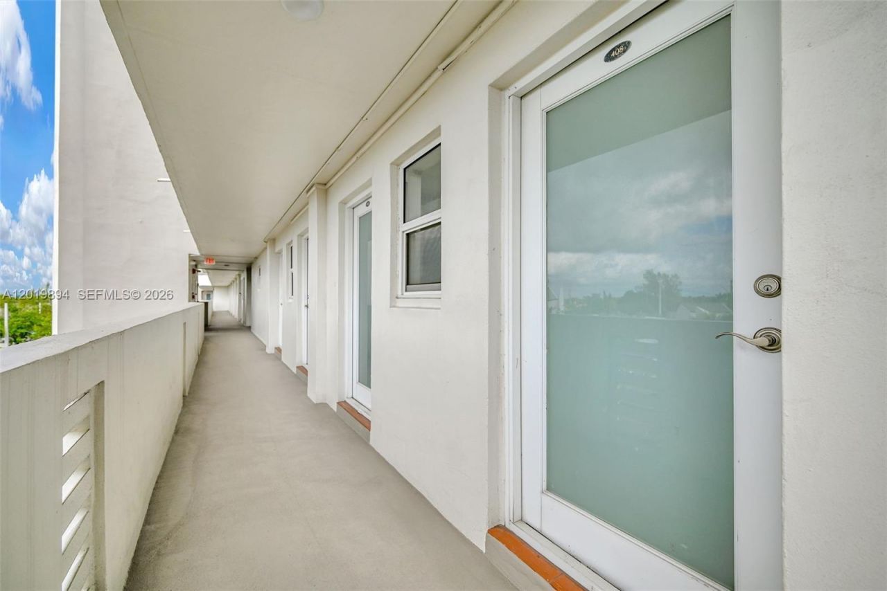 1075 NE Miami Gardens Dr , Unit 408, Miami, FL 33179 Photo