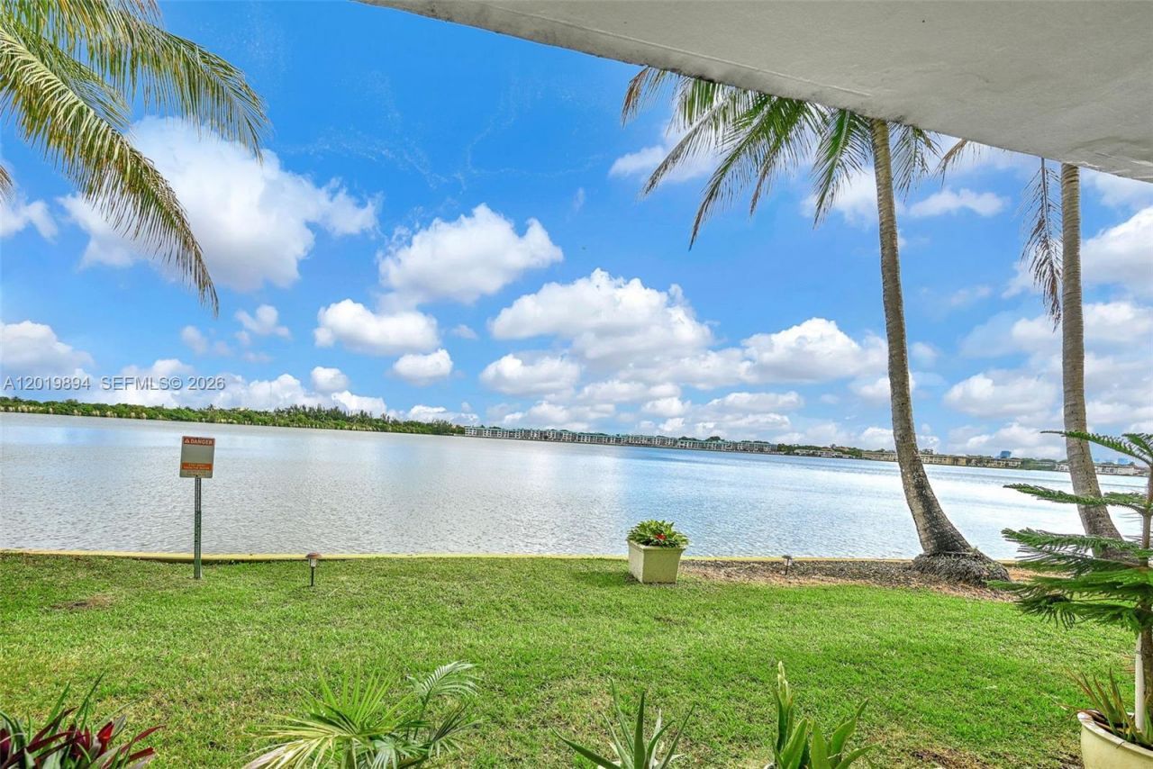 1075 NE Miami Gardens Dr , Unit 408, Miami, FL 33179 Photo