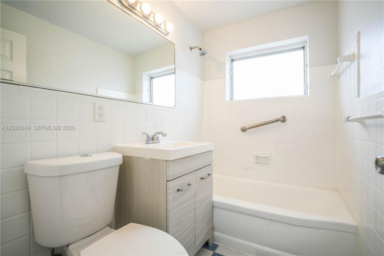7640 Carlyle Ave, Unit 1A, Miami Beach, FL 33141 Photo