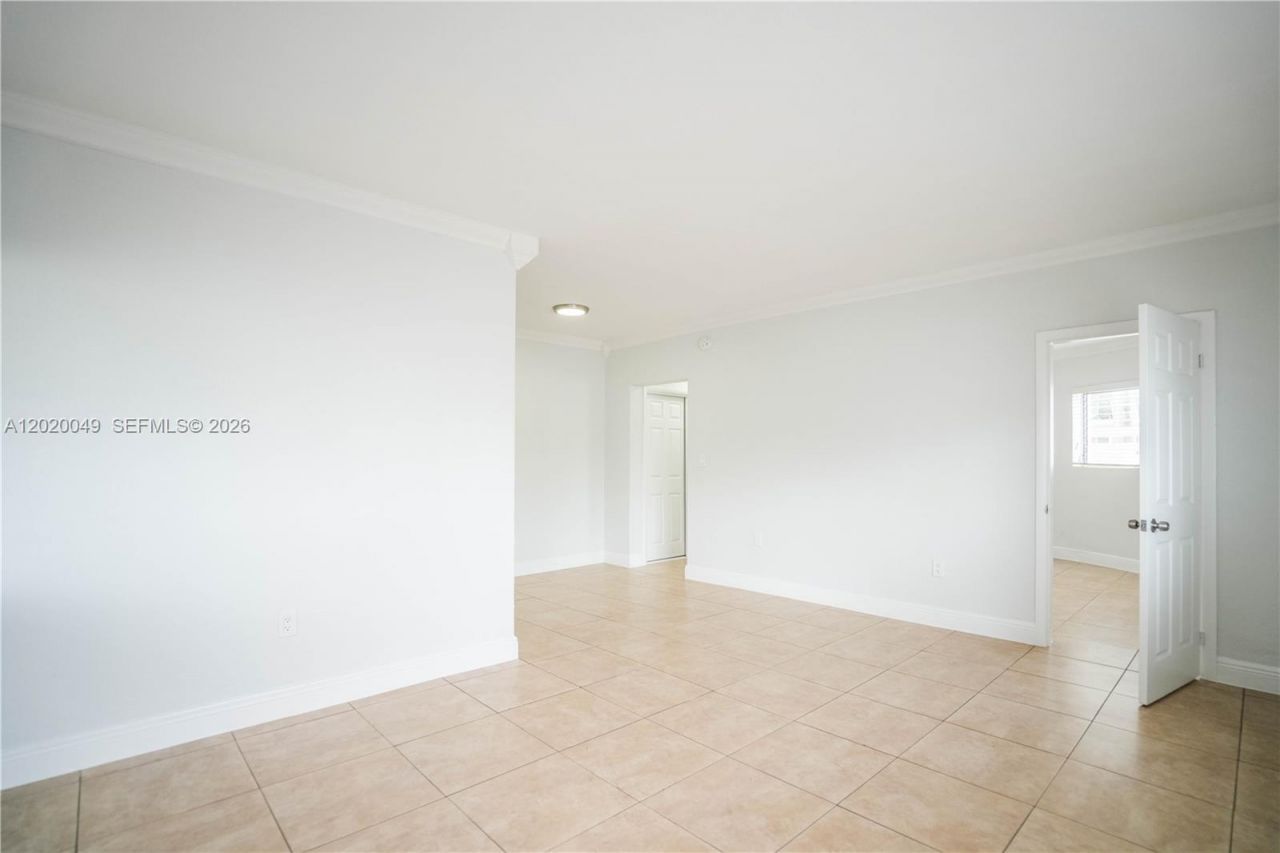 7640 Carlyle Ave, Unit 1A, Miami Beach, FL 33141 Photo