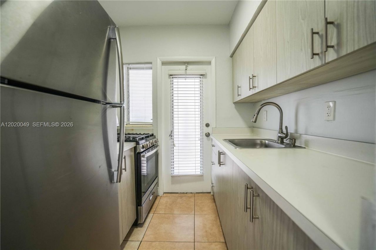 7640 Carlyle Ave, Unit 1A, Miami Beach, FL 33141 Photo