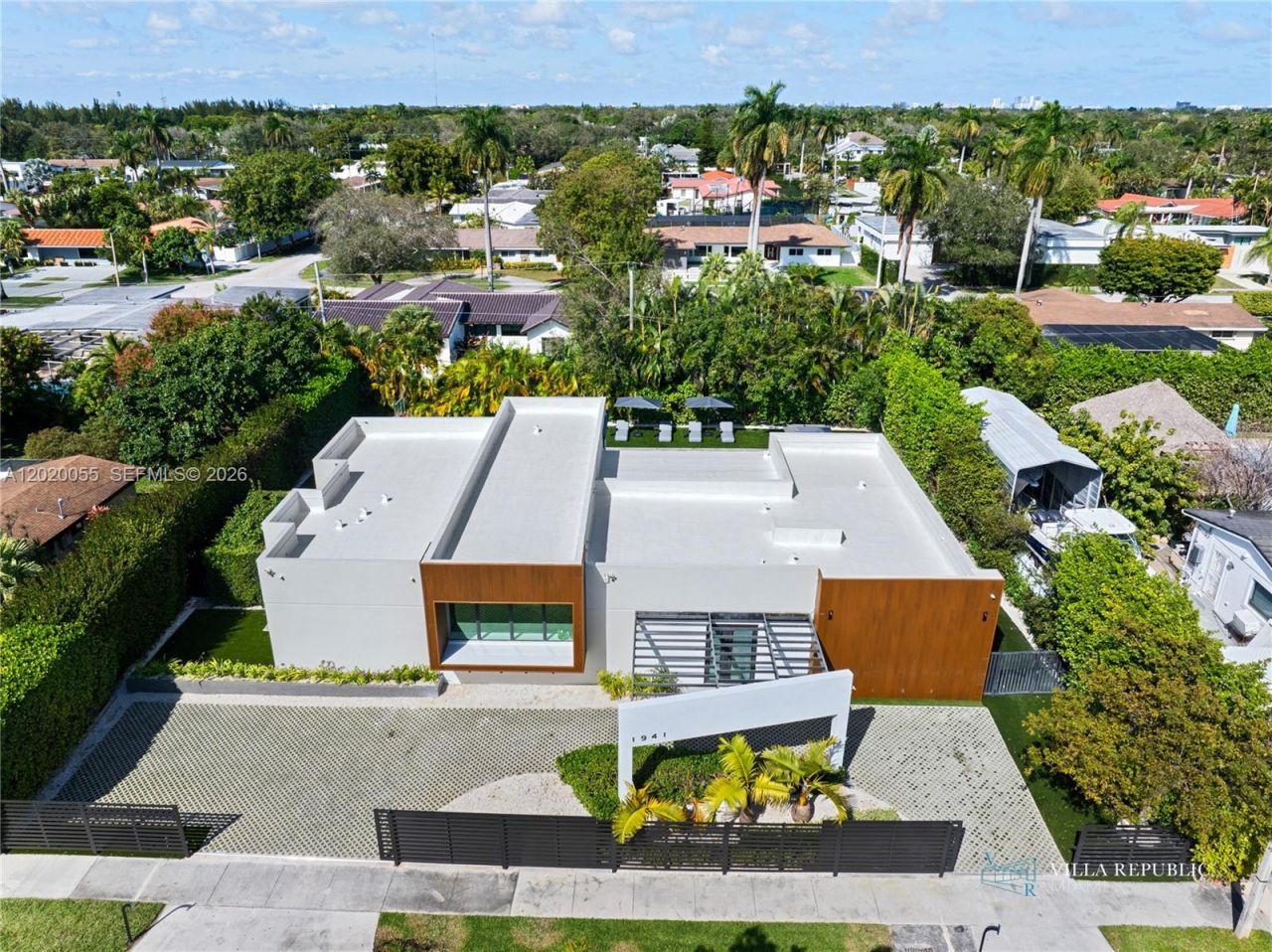 1941 NE 196th Ter , Miami, FL 33179 Photo