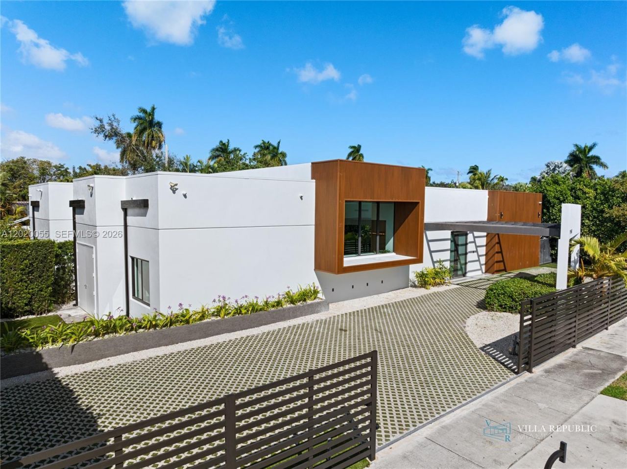 1941 NE 196th Ter , Miami, FL 33179 Photo