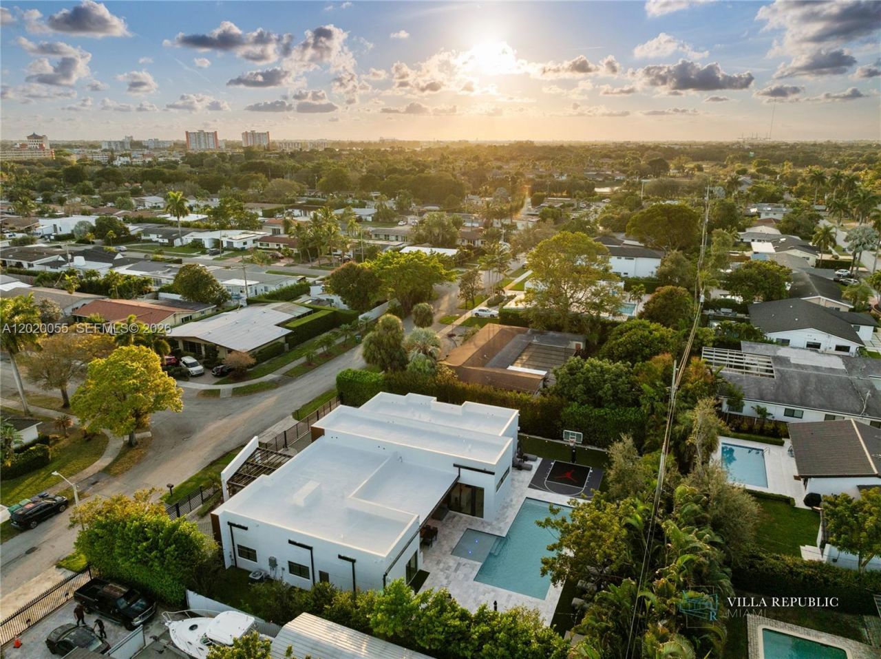 1941 NE 196th Ter , Miami, FL 33179 Photo