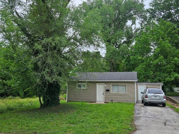 10212 Duke Drive, St Louis, MO 63136