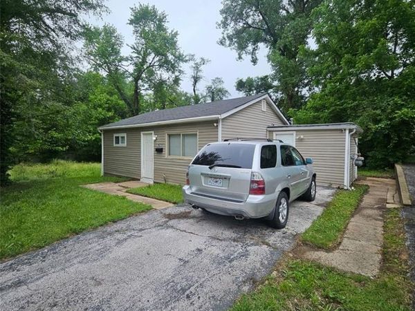 10212 Duke Drive , St Louis, MO 63136