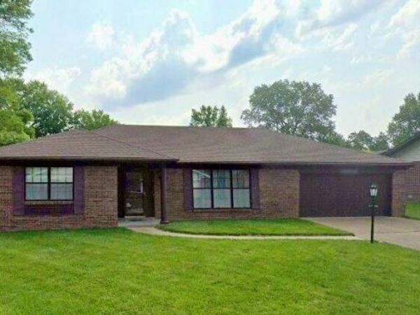1404 Burlington Station Road, Belleville, IL 62223