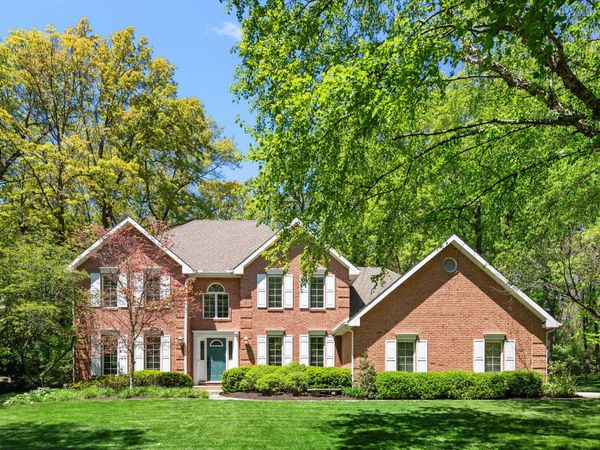4414 Thornbury Drive E , Valparaiso, IN 46383