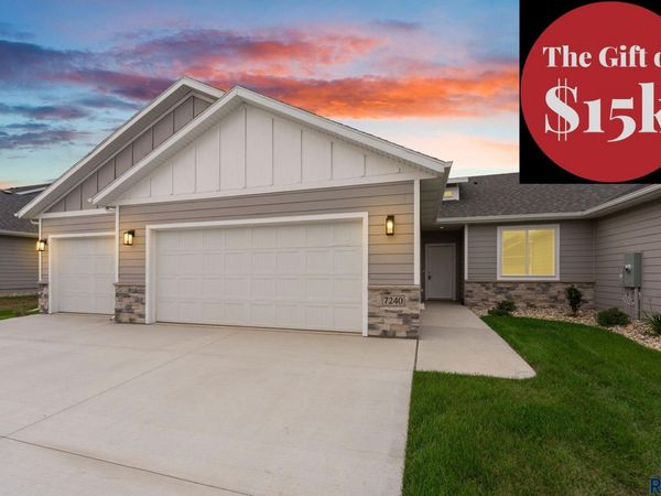 7240 E Waters Edge Pl, Sioux Falls, SD 57110
