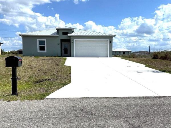 127 Carousel AVE , LABELLE, FL 33935