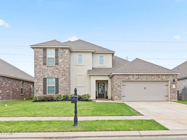 107 Rue Chateau Royal Drive , Youngsville, LA 70592
