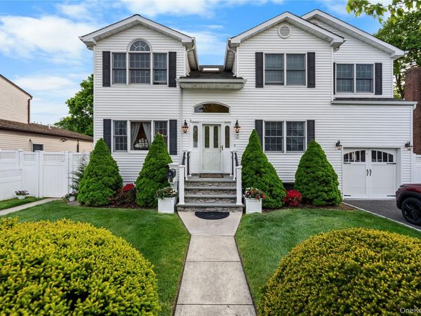 3 Lido Parkway , Lindenhurst, NY 11757