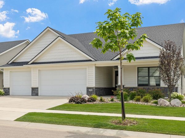 2732 Bentley Drive SW, Rochester, MN 55902