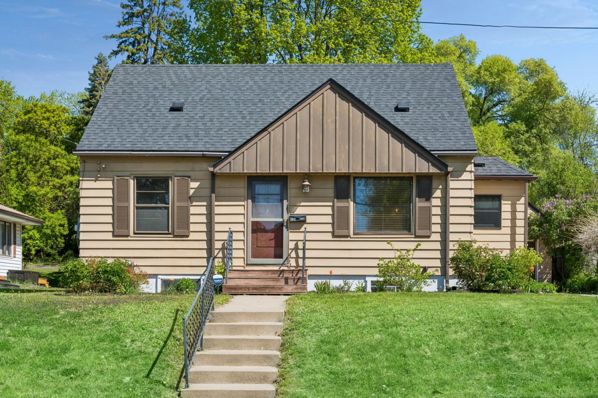 1041 36th Avenue NE Minneapolis, MN 55418