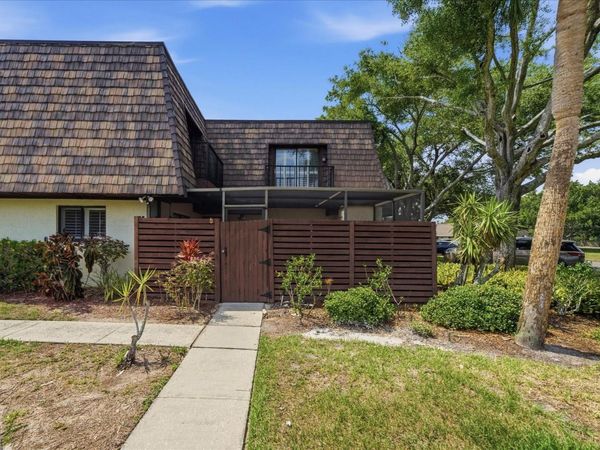 15338 E POND WOODS DRIVE , Unit 15338, TAMPA, FL 33618
