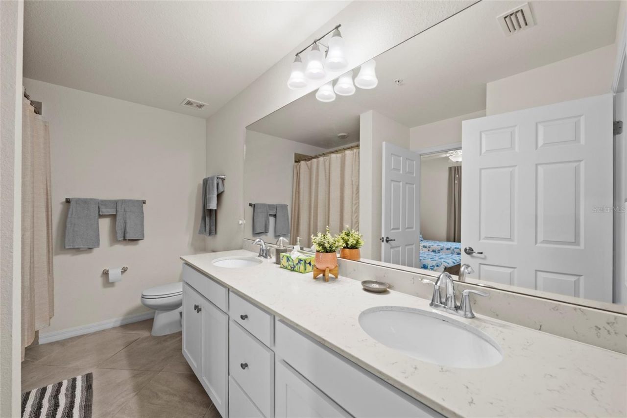 17704 Gawthrop Dr, Unit 201, Bradenton, FL 34211 Photo