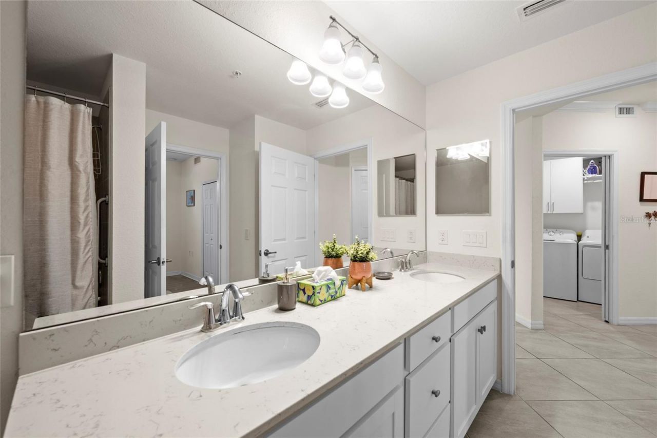 17704 Gawthrop Dr, Unit 201, Bradenton, FL 34211 Photo