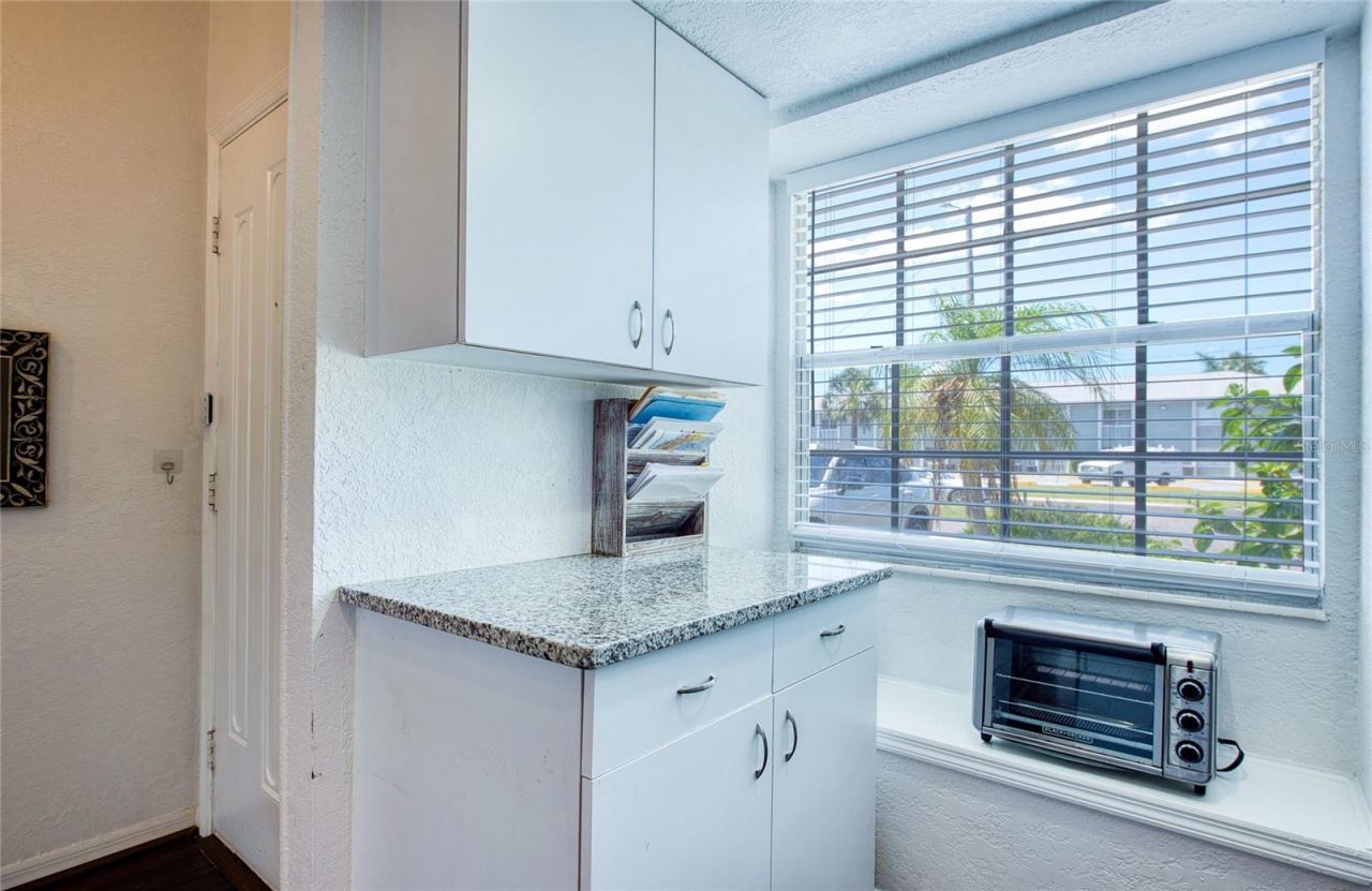366 47th Avenue N, Unit 3, Saint Petersburg, FL 33703 Photo
