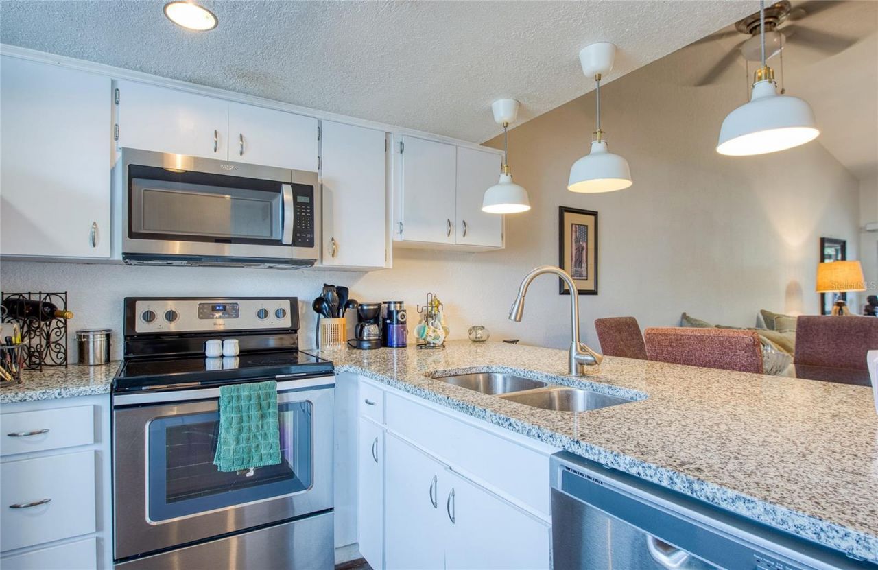 366 47th Avenue N, Unit 3, Saint Petersburg, FL 33703 Photo