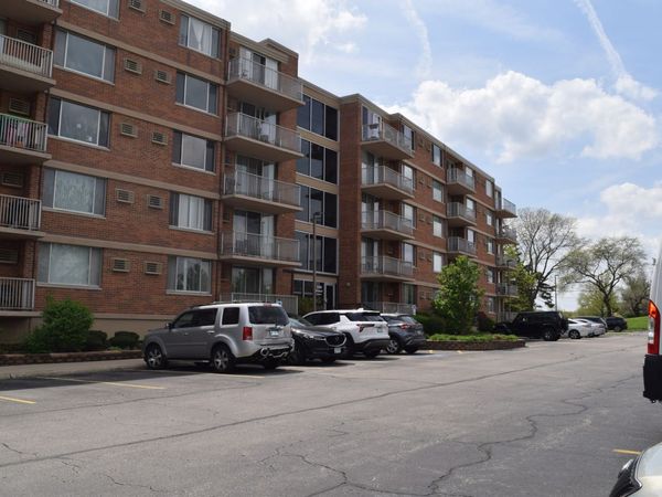 2200 S Stewart Avenue , Unit 4B, Lombard, IL 60148