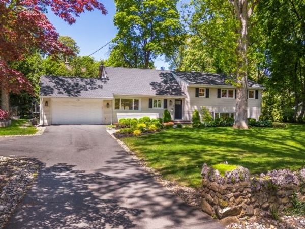 77 Hanover Rd, Mountain Lakes, NJ 07046