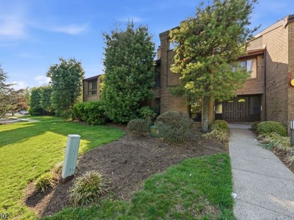 336 Willowbrook Dr, North Brunswick, NJ 08902