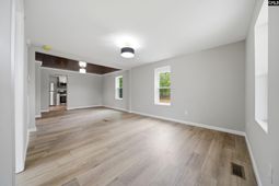 2517 Thomas Street  photo 4