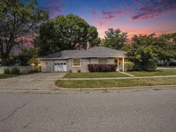 705 S Griffin Street, Grand Haven, MI 49417