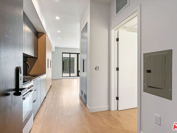 10700 Tabor Street, Unit PH3, Los Angeles, CA 90034