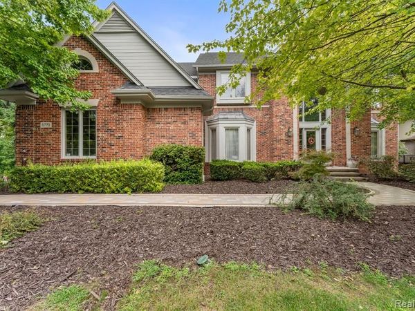 6775 Carlyle Crossing, West Bloomfield Twp, MI 48322