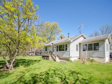 840 W Rose Center Road, Holly Twp, MI 48442