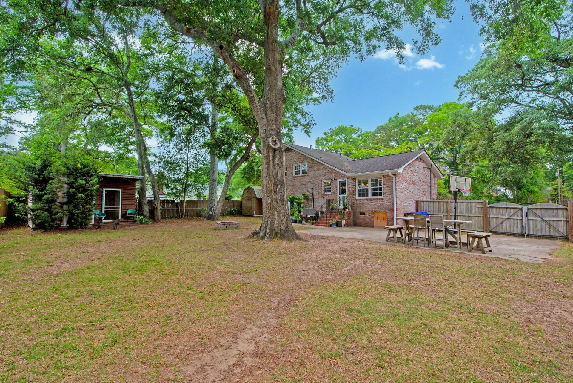 663 Harbor View Road Photo 9